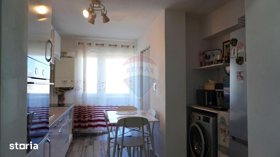 Apartament cu 3 camere decomandat în Dârste