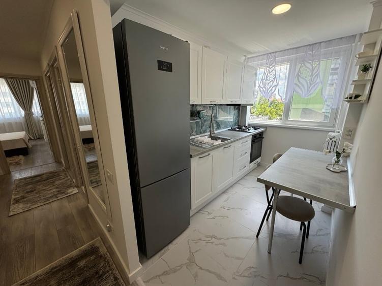 Apartament cu 3 camere decomandat, mobilat în Tineretului