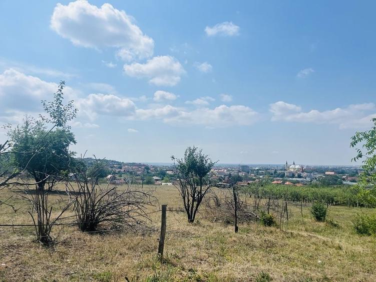 Teren de 1377 mp, în Exterior Vest