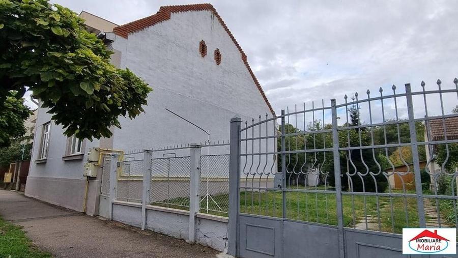 Casă cu 7 camere cu Canalizare în Semicentral