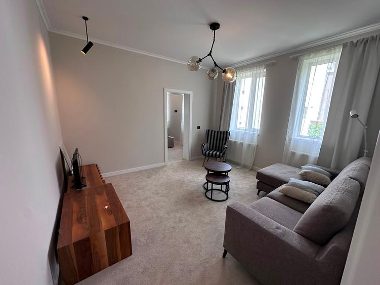 Apartament cu 2 camere semidecomandat, mobilat în Cotroceni