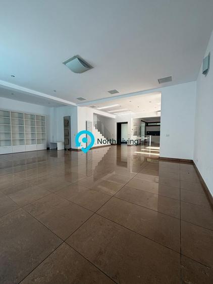 Duplex cu 6 camere cu Canalizare în Central