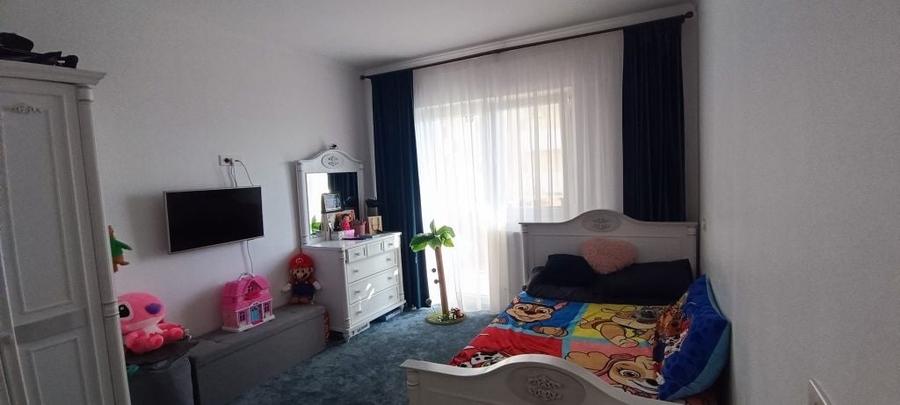 Apartament cu 3 camere decomandat în Berceni