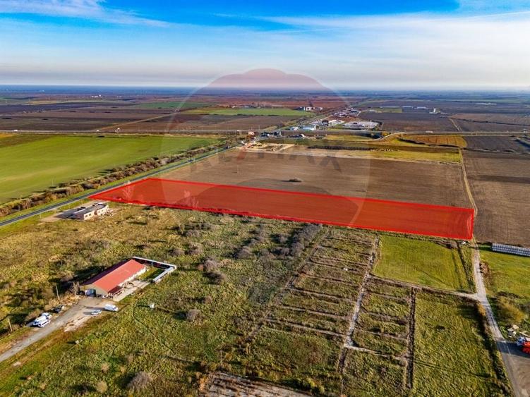 Teren Construcții intravilan de 29220 mp, în Est