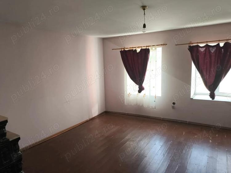 Casă cu 4 camere cu Teren 2158 Mp în Cenad
