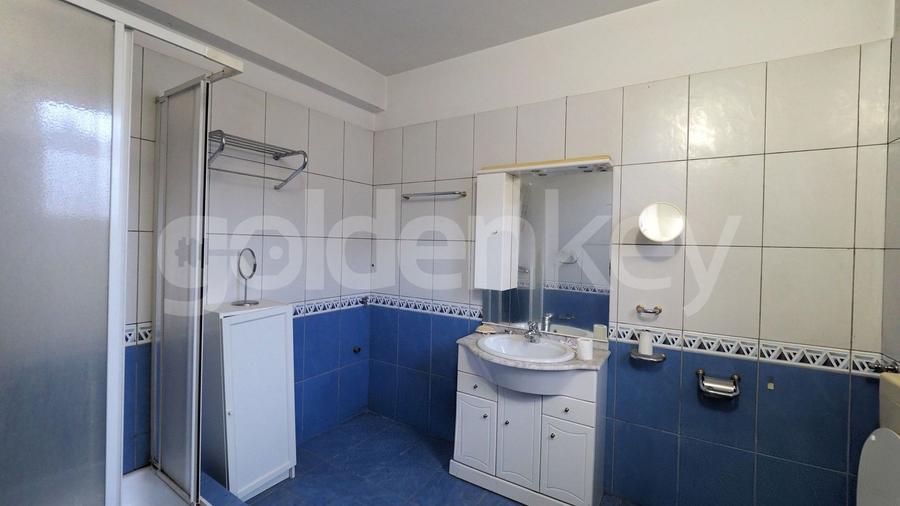Casă individuală cu 10 camere cu Canalizare în Domenii