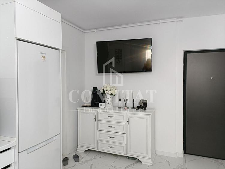 Apartament cu 3 camere semidecomandat, mobilat în Florești
