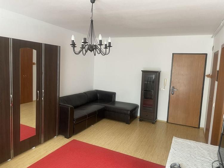 Garsonieră decomandată în Central