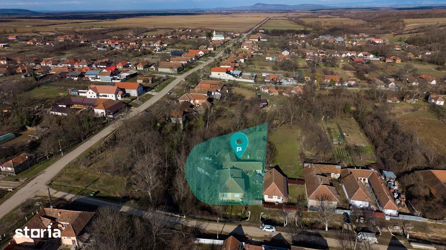 Casă cu 5 camere cu Teren 1629 Mp în Târnova