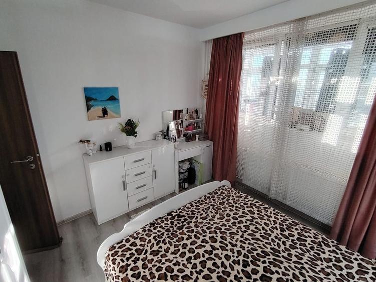 Apartament cu 3 camere decomandat în Berceni