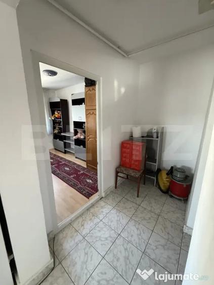 Apartament cu 3 camere decomandat în Micro 4