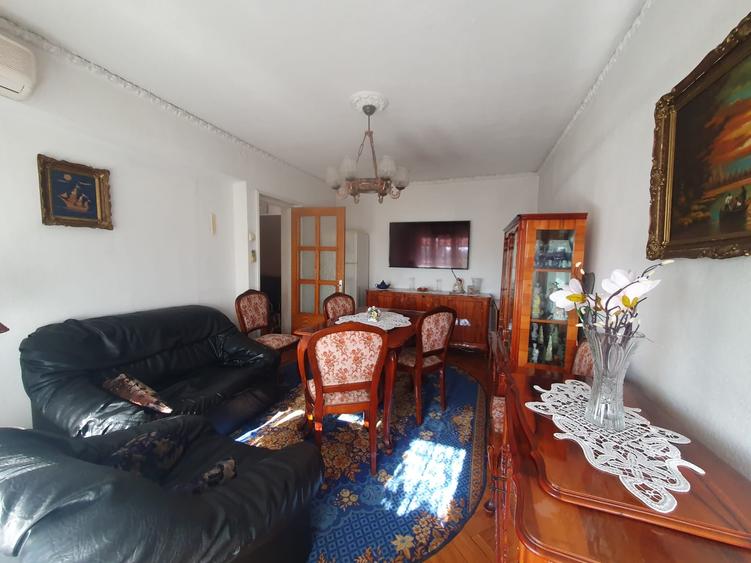 Apartament cu 4 camere decomandat în Sud
