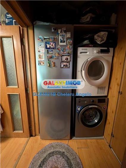 Apartament cu 3 camere semidecomandat în Berceni