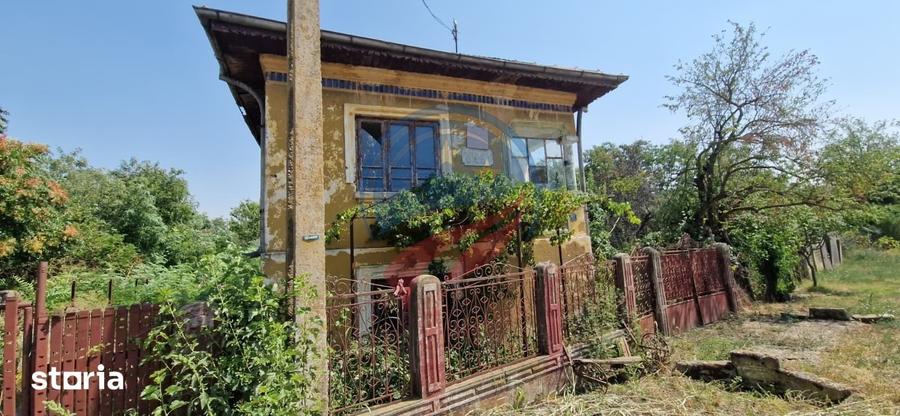 Casă cu 5 camere cu Teren 2200 Mp în Calopăr