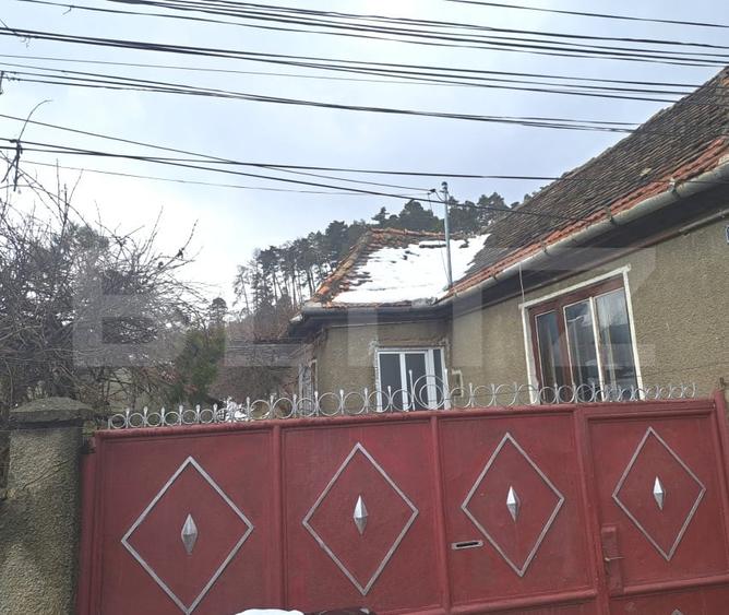 Casă individuală cu 2 camere cu Teren 1400 Mp în Codlea