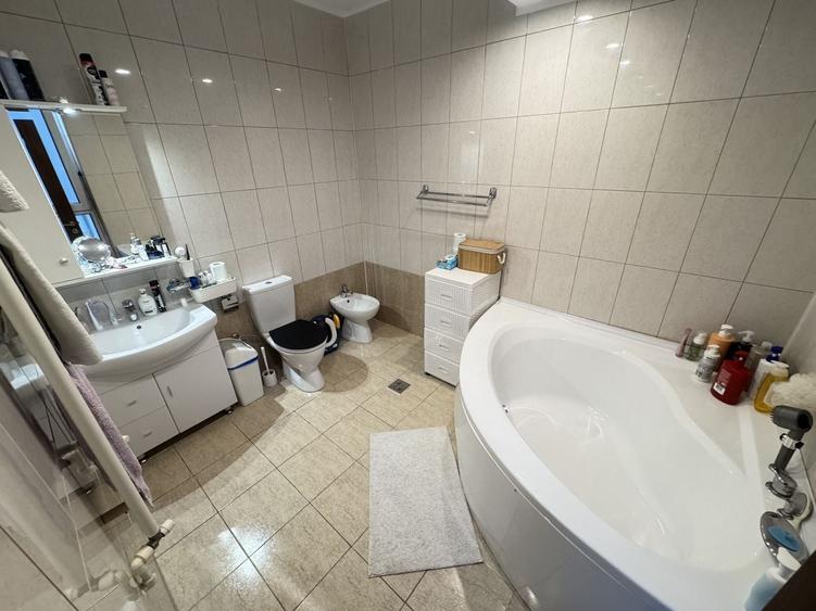 Apartament cu 3 camere decomandat în Ultracentral