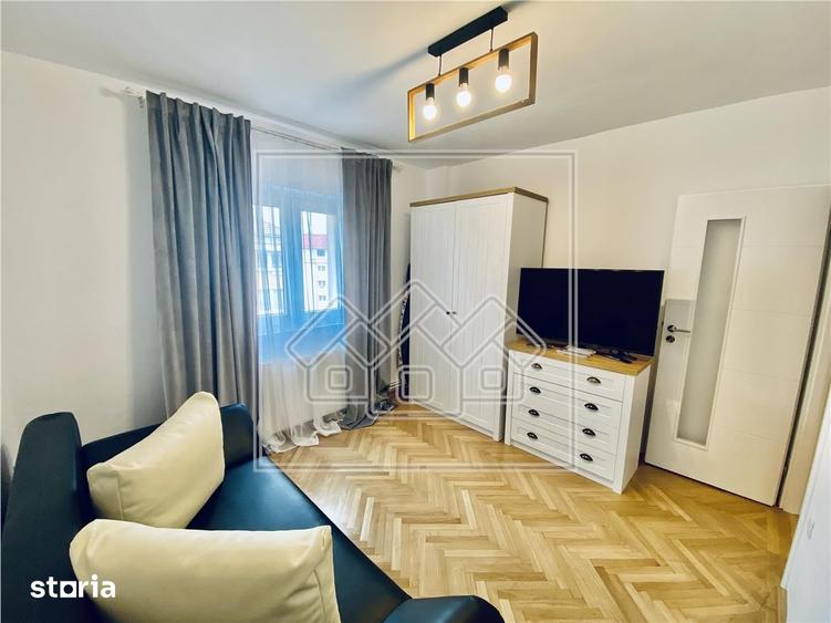 Apartament cu 3 camere decomandat în Turnișor