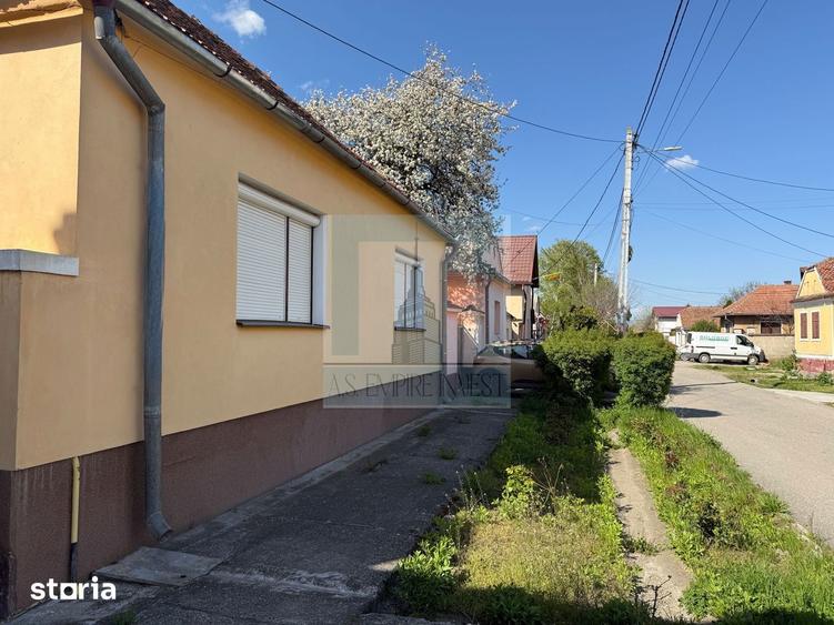 Casă cu 3 camere cu Canalizare în Hălchiu