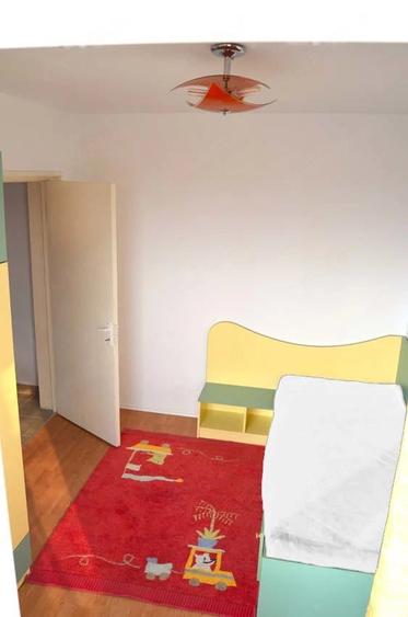 Apartament cu 4 camere decomandat în Republicii