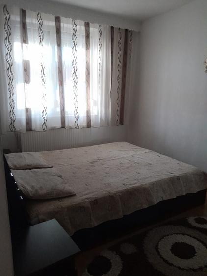 Apartament cu 3 camere decomandat în Cuzdrioara