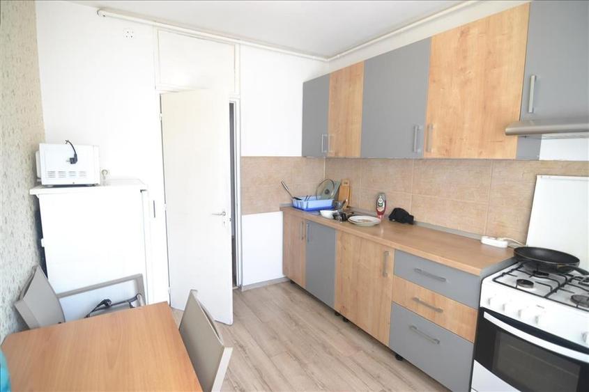 Apartament cu 3 camere decomandat în Vlahuță