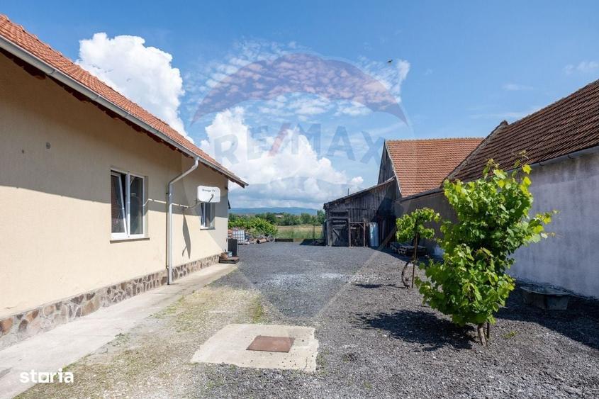 Casă cu 4 camere în Dumbrăvița