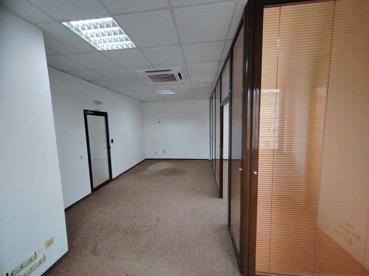 Casă individuală cu 10 camere cu Teren 400 Mp în Barbu Văcărescu
