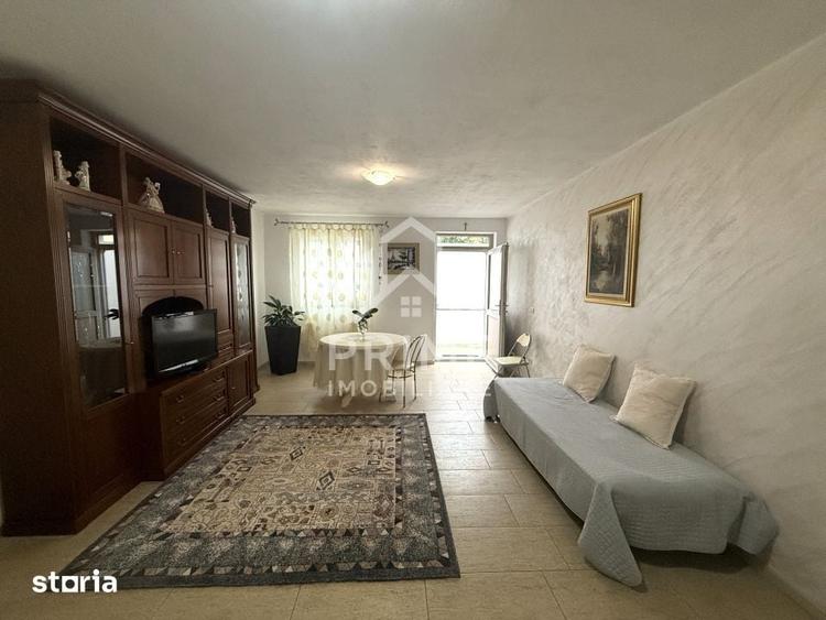 Casă cu 8 camere cu Teren 1200 Mp în Micești