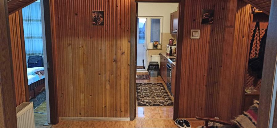Apartament cu 3 camere decomandat în Est