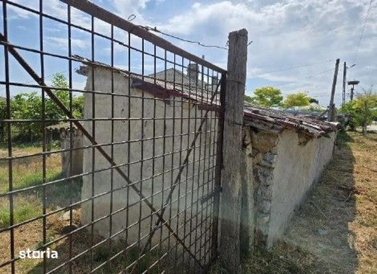 Casă cu 2 camere cu Teren 1722 Mp în Corbu