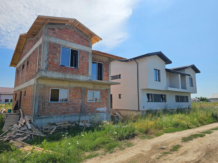 Duplex cu 6 camere cu Canalizare în Central