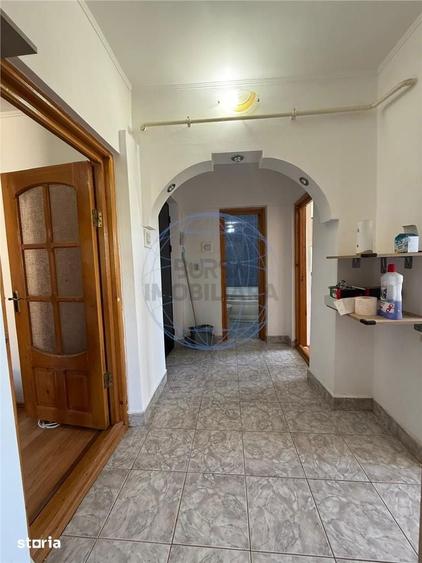 Apartament cu 3 camere decomandat în Sud