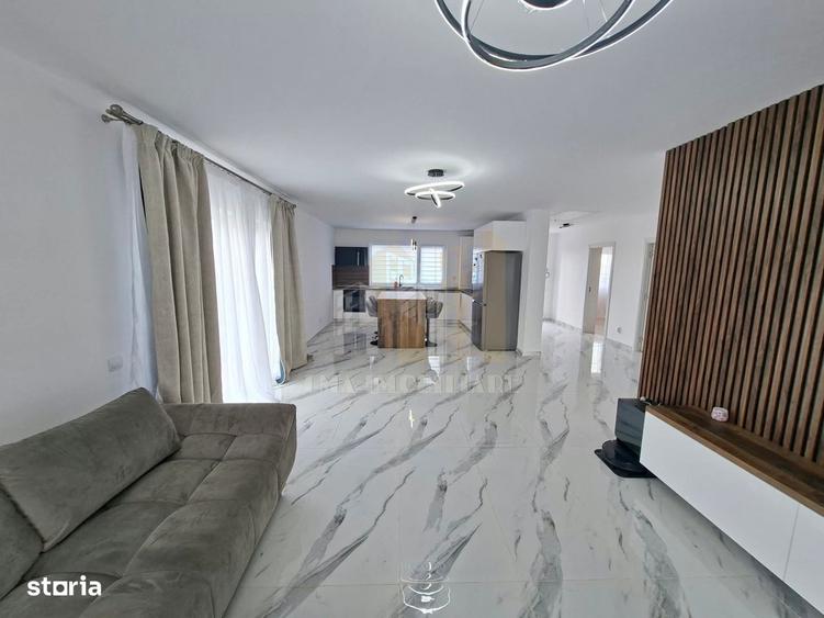 Casă cu 3 camere decomandat cu Canalizare în Sânpetru