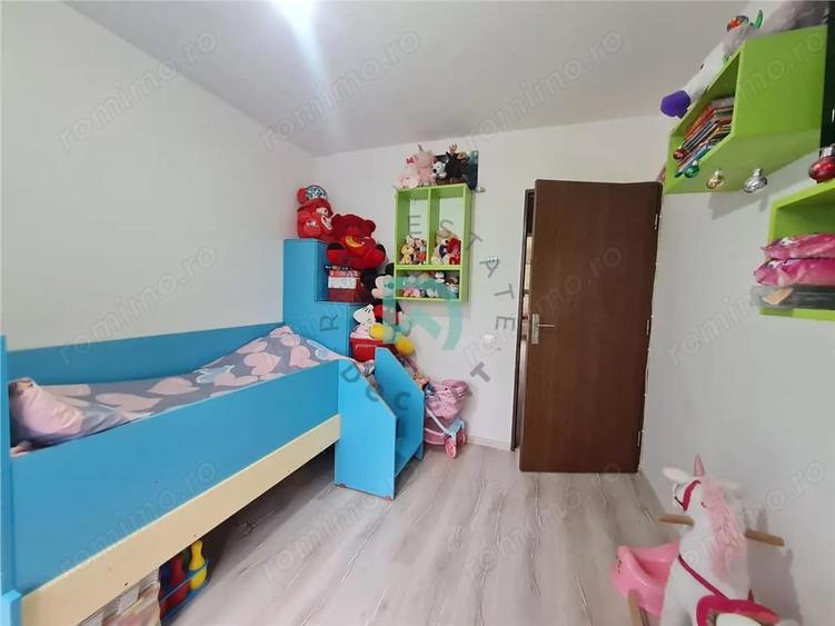Apartament cu 3 camere decomandat în Craiter