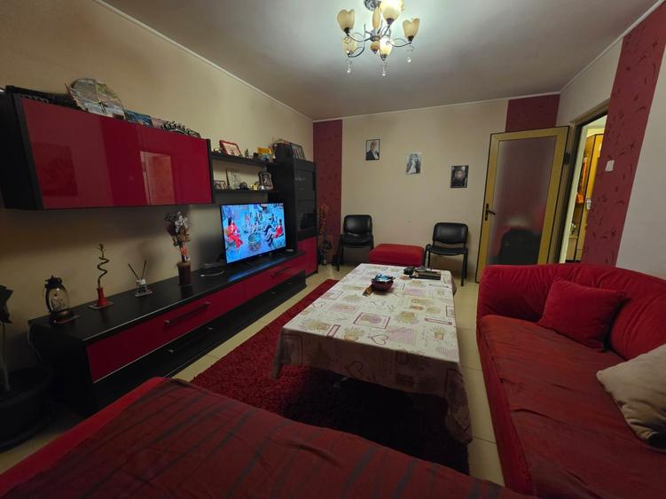 Apartament cu 3 camere decomandat în Brotăcei