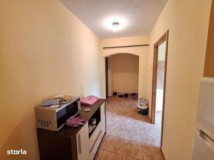 Apartament cu 3 camere semidecomandat în Orizont