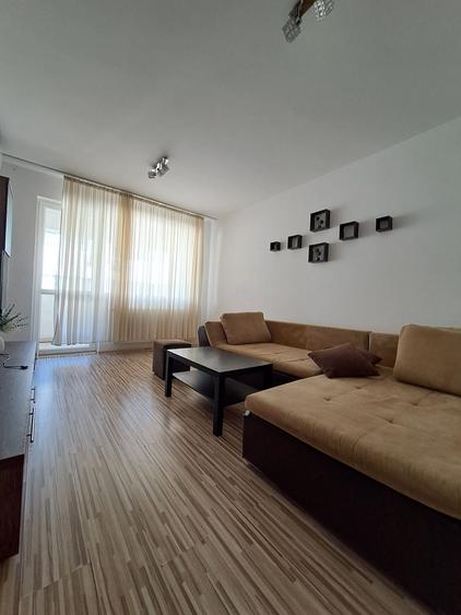 Apartament cu 2 camere decomandat în Apărătorii Patriei