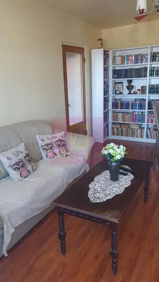 Apartament cu 4 camere semidecomandat în Berceni