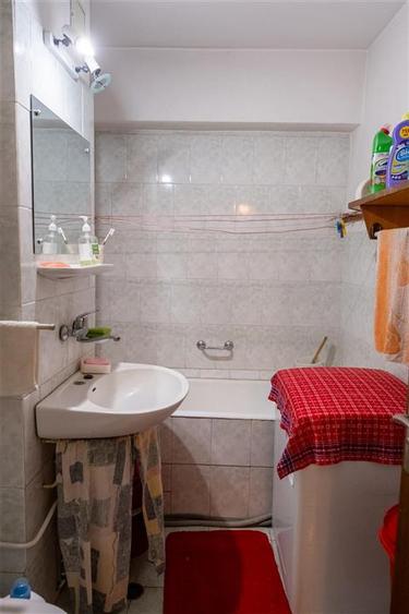 Apartament cu 4 camere decomandat în Decebal