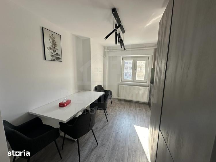 Apartament cu 4 camere în Calea București