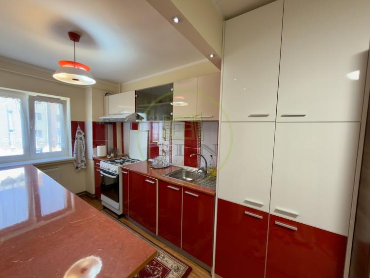 Apartament cu 2 camere semidecomandat, mobilat în Craiovița Nouă