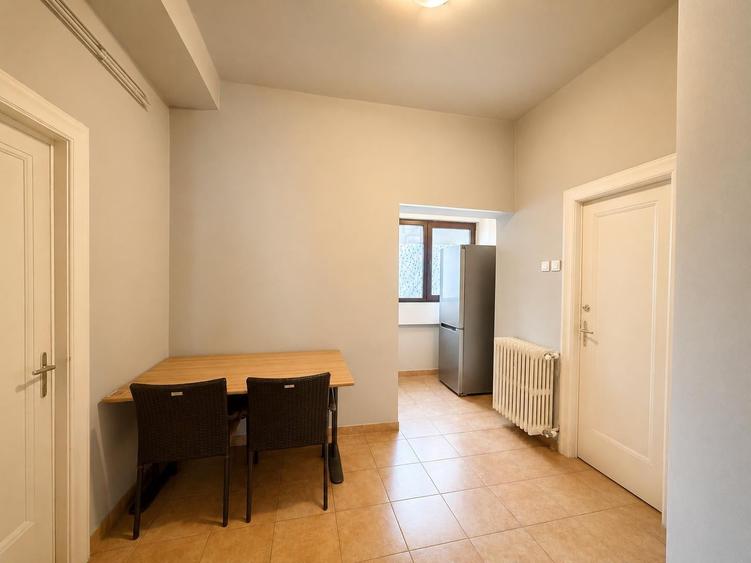 Apartament cu 2 camere decomandat în Calea Victoriei