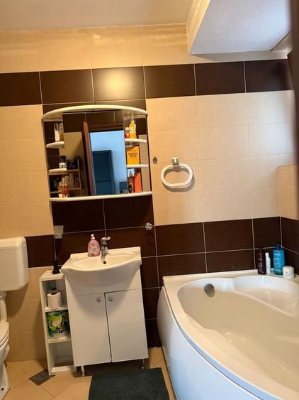 Apartament cu 2 camere semidecomandat în Apărătorii Patriei