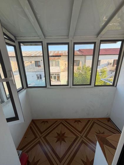 Apartament cu 3 camere semidecomandat în 9 Mai