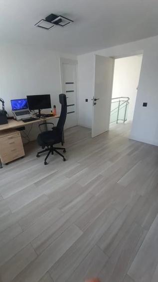 Casă cu 1 camere cu Teren 438 Mp în Romanești
