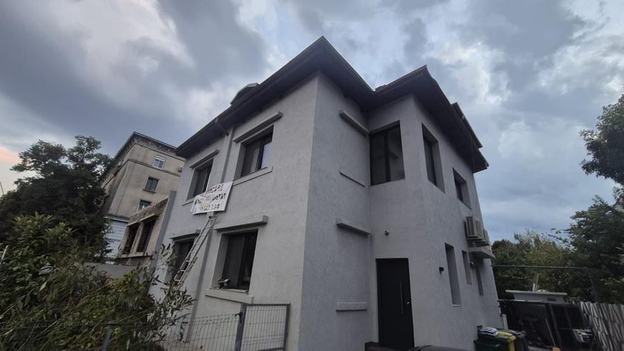 Casă individuală cu 7 camere cu Canalizare în Drumul Sării