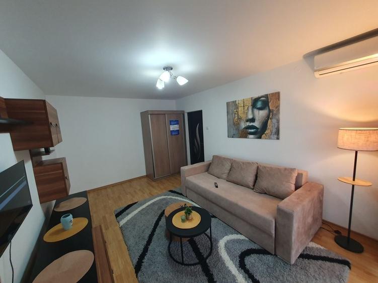Apartament cu 2 camere decomandat în Berceni
