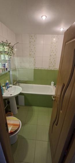 Apartament cu 3 camere decomandat în Valea Muscelului