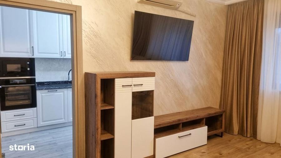 Apartament cu 3 camere decomandat în Băneasa