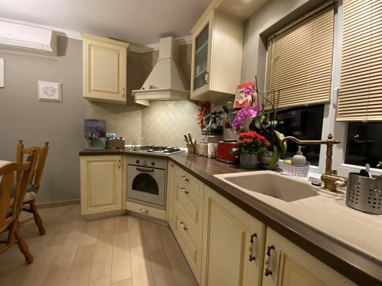 Apartament cu 3 camere decomandat în Girocului
